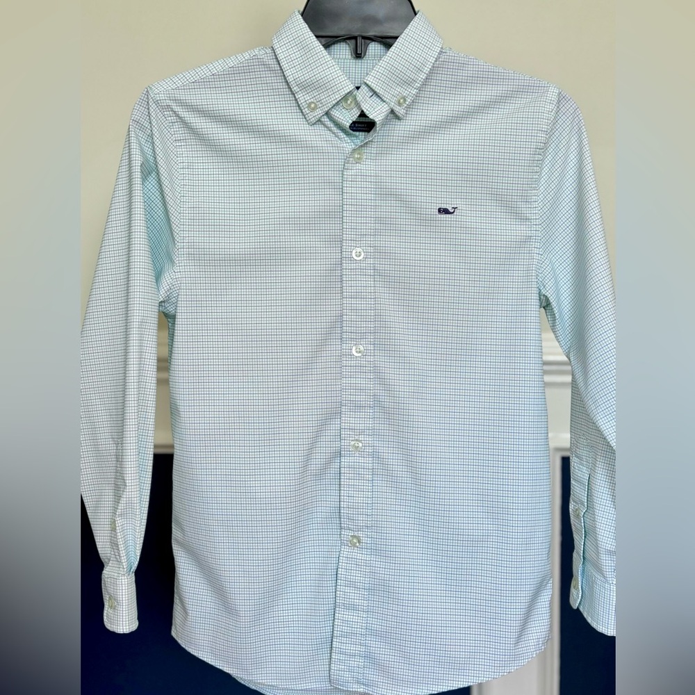 Vineyard Vines Performance Button up shirt. Youth size small, perfect condition!